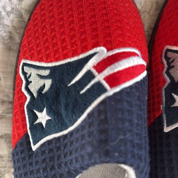 Women’s NFL slide slippers, New England Patriots - Picture 2 of 5